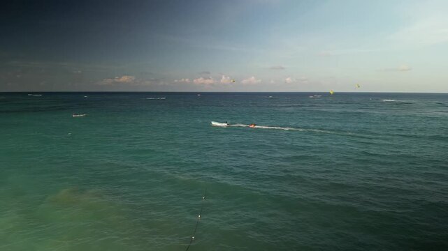 Emoci&oacute;n en el Mar, Paseo en Asiento Inflable Remolcado en Punta Cana, Playa Verde