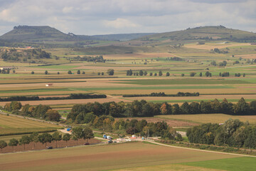 Blickfang im Nördlinger Ries, Blick von Nördlingen zum Ipf (668)