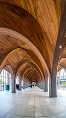 Obraz premium Wooden arched walkway