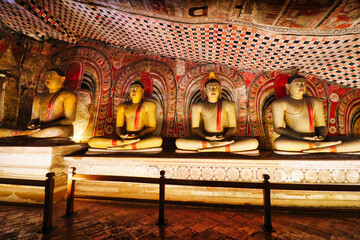 Fototapeta premium Magnificent seated buddha statues in Cave 3, the Maharaja Lena or Cave of Kings at the Dambulla Cave temples built 1st centure BCE by King Valagamba and Lankan kings in Dambulla,Sri Lanka