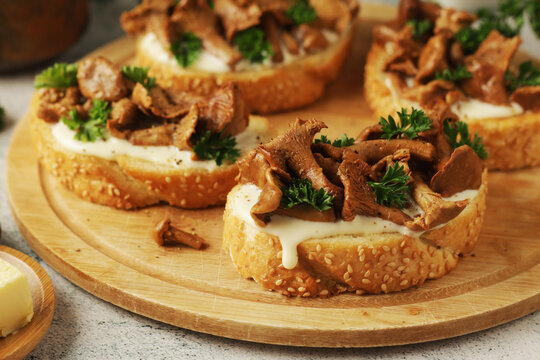 Svamptoast sandwich - a traditional dish of Sweden, open sandwiches with chanterelle mushrooms	