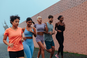 Obraz premium Group of athletes running together in lisbon, portugal