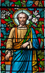 Stained glass (19th century) of Saint joseph craftsman.