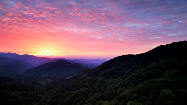 峠から空撮した美しき朝焼け