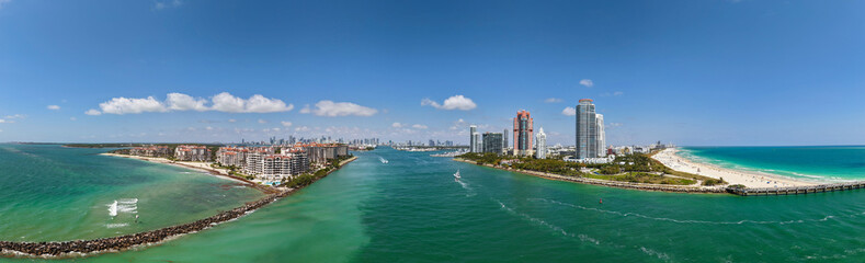 Obraz premium Panorama of Miami Beach with turquoise waters. Drone shot of Miami skyline. Top view of South Beach. Miami cityscape with luxury skyscrapers and ocean. View of Miami famous coastline.