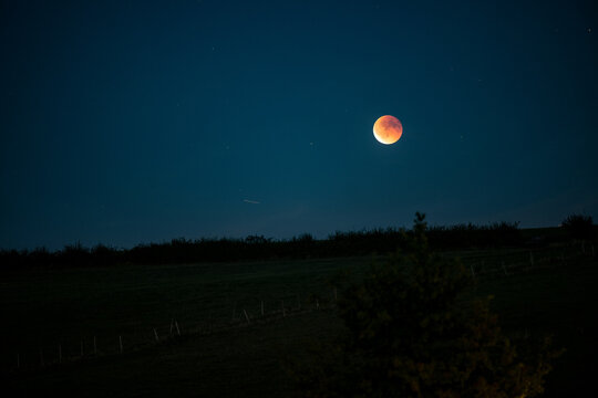 blutmond mond nacht vollmond rot mondfinsterniss