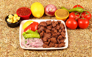 A lamb liver portion with fresh vegetables