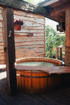 Drewniana balia, retreat, holiday hosue, dom wakacyjny, slow life, odpoczynek, relaks, jacuzzi
