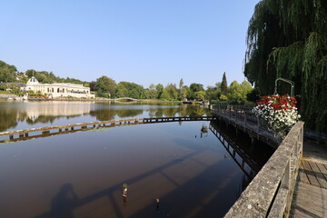 Fototapeta premium Lac de Bagnoles de l'Orne, lac sur la rivière la Vée, village de Bagnoles de l'Orne, département de l'Orne, France