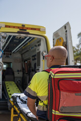 Paramedic is preparing to assist someone on a tropical beach © Jorge