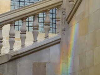 [Spain] Rainbow-colored light reflected on the wall of the building (Barcelona)