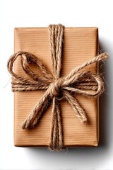 Obraz premium Christmas gift box wrapped in plain kraft paper, isolated on white background
