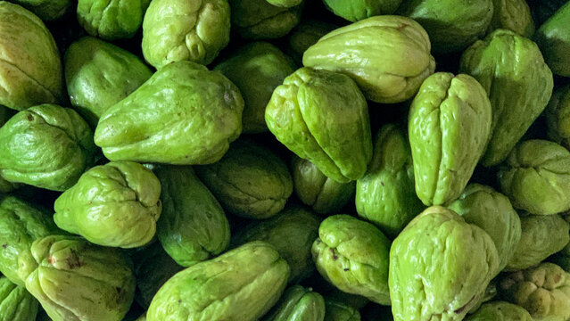Fresh chayote fruits piled together, healthy green vegetable rich in vitamins and fiber, widely used in cooking, salads, and nutritious traditional dishes.