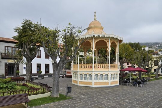 Plaza de la constituci&oacute;n with gastronomic pavilion, in the historic old town, La Orotava, North Tenerife, Canary Islands, Spain