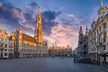 Fototapeta premium Grand Place (Grote Markt) with Town Hall (Hotel de Ville) and Maison du Roi (King's House or Breadhouse) in Brussels, Belgium. Cityscape of Brussels