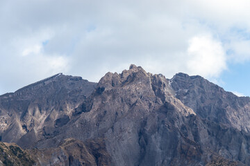 険しい岩峰の風景