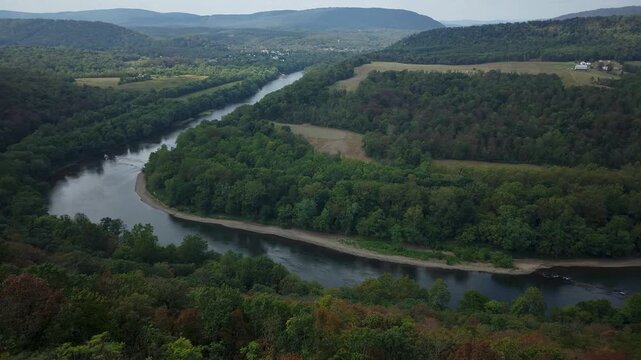 Witness stunning hyperlapse views from Panorama Overlook, showcasing the beauty of Berkeley Springs with panoramic sights of Maryland, Pennsylvania, and the Potomac River.
