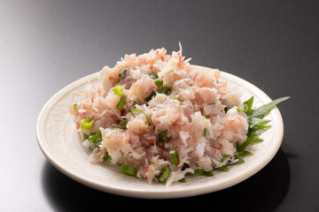 マグロとズワイガニのなめろう