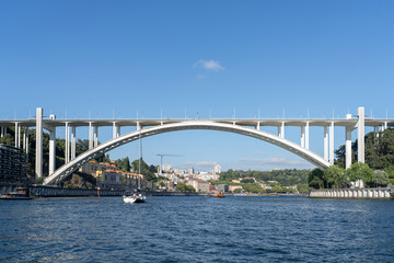 Naklejka premium Ponte da Arrabida Bridge in Porto, Portugal