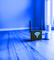 WIFI Router im Wohnzimmer mit blauem Farbfilter