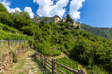 Schloss Juval über dem Vinschgau, Südtirol