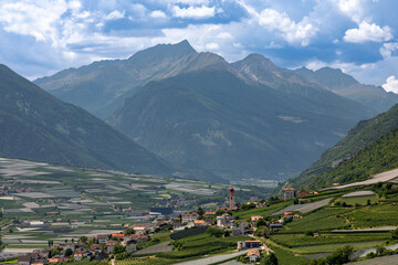 Blick über Tschars ins Vinschgau, Südtirol