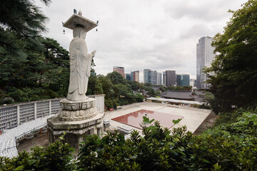 Obraz premium Famous landmark in Seoul City Bongeunsa Buddhist temple in Gangnam District, South Korea