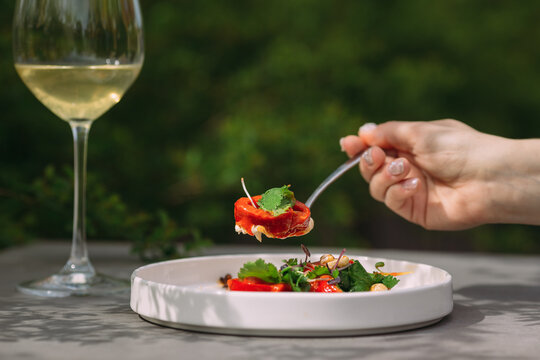 Enjoying a healthy and delicious meal with wine