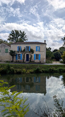 Obraz premium Canal with Old House in Coulon, Marais Poitevin, France. 