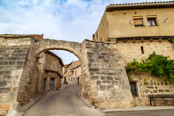 Obraz premium The Arco de la Paz (Arch of Peace), a medieval city gate in the historic village of Palenzuela, Palencia, Spain
