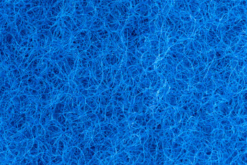 青い食器洗い用スポンジの不織布部のクローズアップ