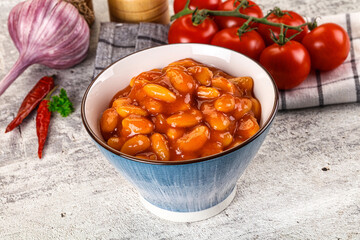Baked kidney with tomato sauce
