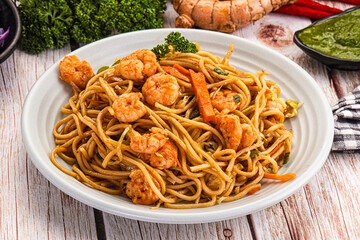 Pasta spaghetti with prawn and vegetables