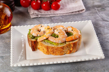 Sandwich with prawn and avocado