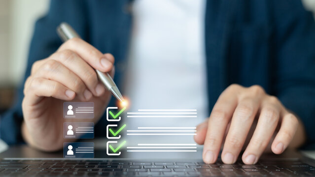 Digital recruitment and candidate selection process using an online checklist on a laptop. Human resource management, employee hiring, job application review, and HR technology concept.