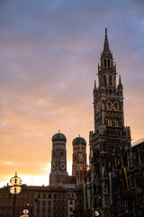 Fototapeta premium Sunset View of Neues Rathaus and Frauenkirche in Marienplatz, Munich, Germany