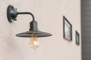 住宅の外壁にある壁掛けのポーチライト,ブラケットライト
