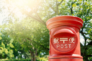 赤い丸ポスト
