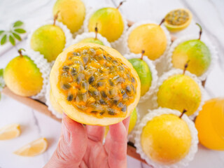 Fresh Golden Passion Fruit from Hainan China with Orange Pulp and Seeds