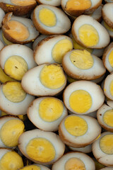 Peel the boiled eggs and cut them in half, so that the yolk and white are clearly visible.