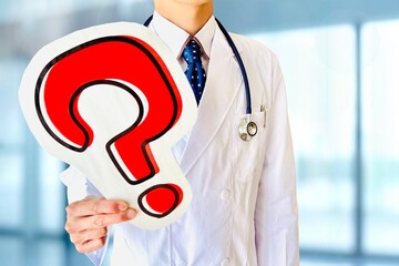 医療や健康の疑問を伝える男性医師