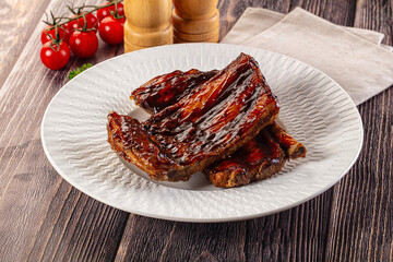 Grilled pork ribs with barbecue sauce