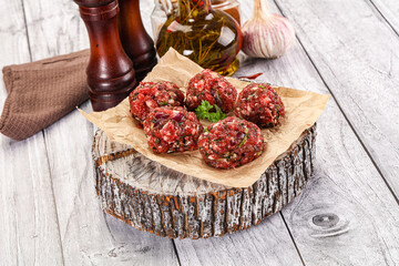 Raw beef meatballs for cooking