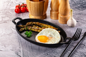 Gourmet breakffast - asparagus with egg