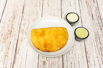 Shrimp and chipotle empanadas with shortcrust pastry, served with lemon and a creamy avocado and lime sauce