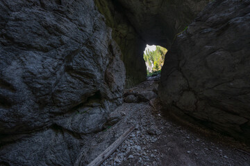 Cetatile Ponorului cave passage