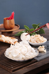 White Jade Fungus Dried Changbaishan Specialty Traditional Chinese Medicine Food Ingredient with Chopsticks