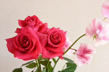 薔薇とスイートピー