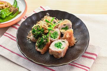 豆苗の肉巻き　おろしポン酢添え