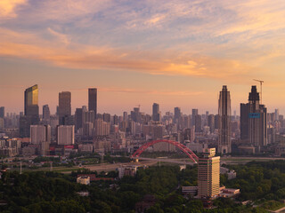 Naklejka premium Wuhan Summer City Skyline Sunrise Scenery